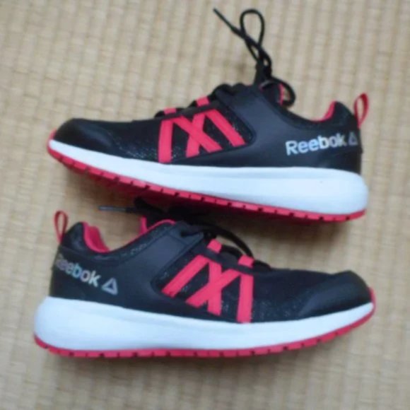 NEW-Reebok black pink sneakers Size 4 - Picture 5 of 7